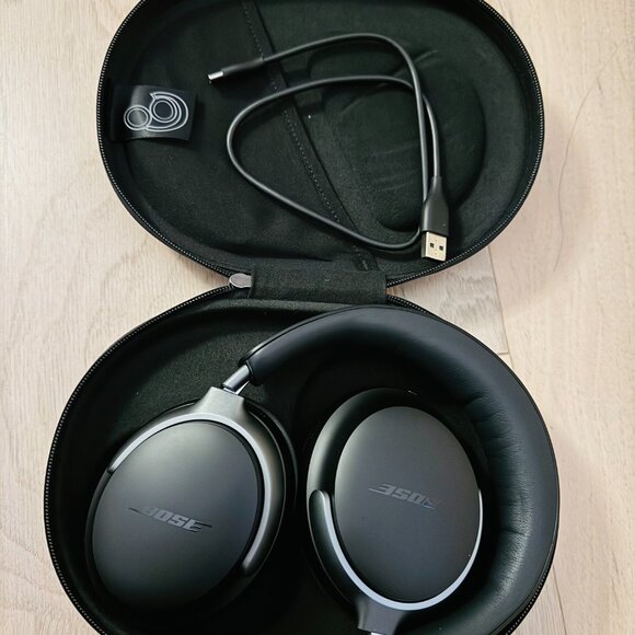 Bose QuietComfort Wireless Noise Cancelling Over-the-Ear Bluetooth Headphones - Picture 7 of 8